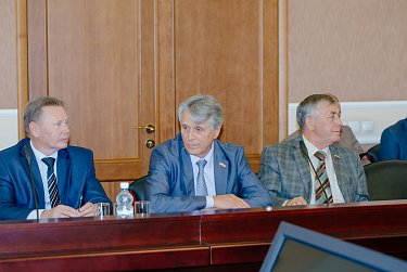 O подготовке к парламентской сессии – на совете ЗС